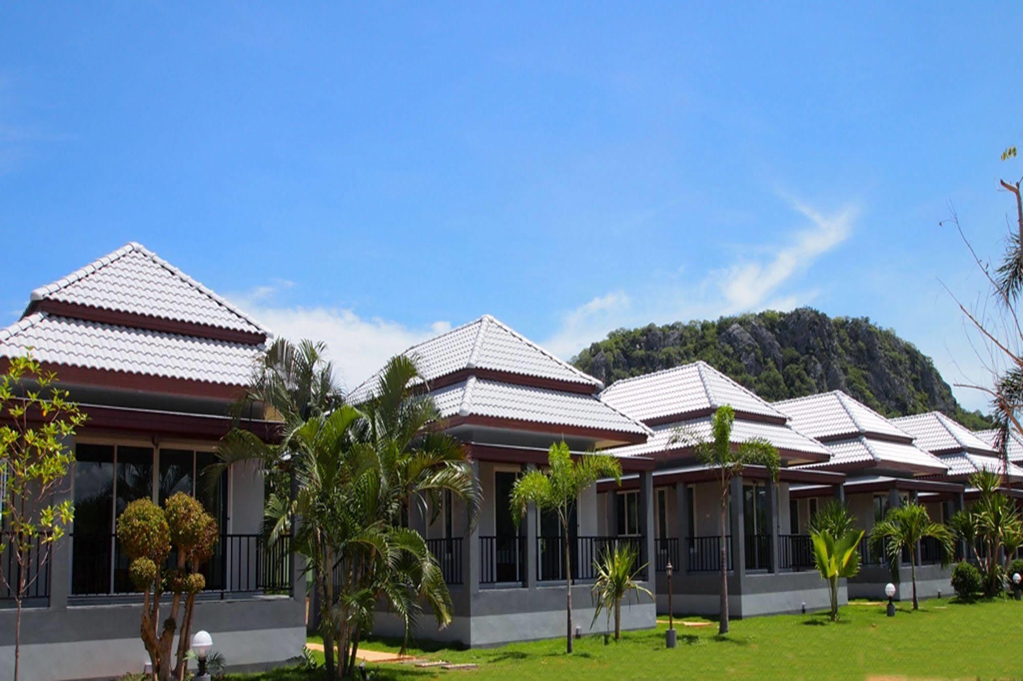 Kp Mountain Beach Pran Buri Bagian luar foto