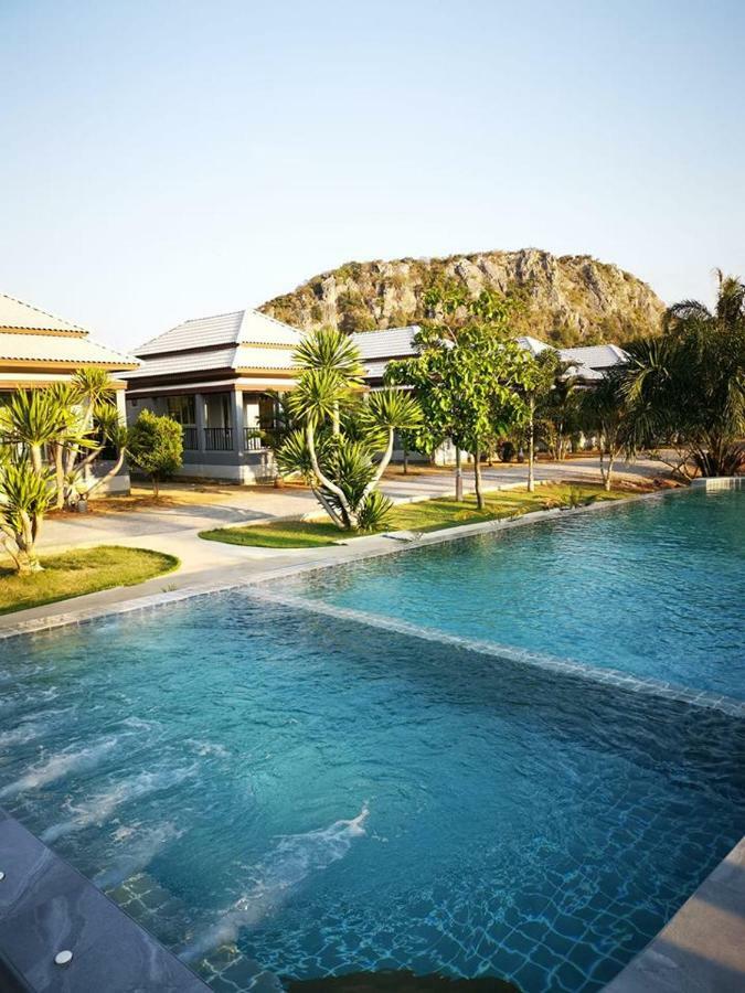 Kp Mountain Beach Pran Buri Bagian luar foto